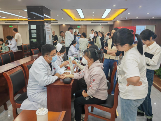 用心用情服務職工 城投集團開展中醫養生健康知識講座和(hé / huò)義診活動
